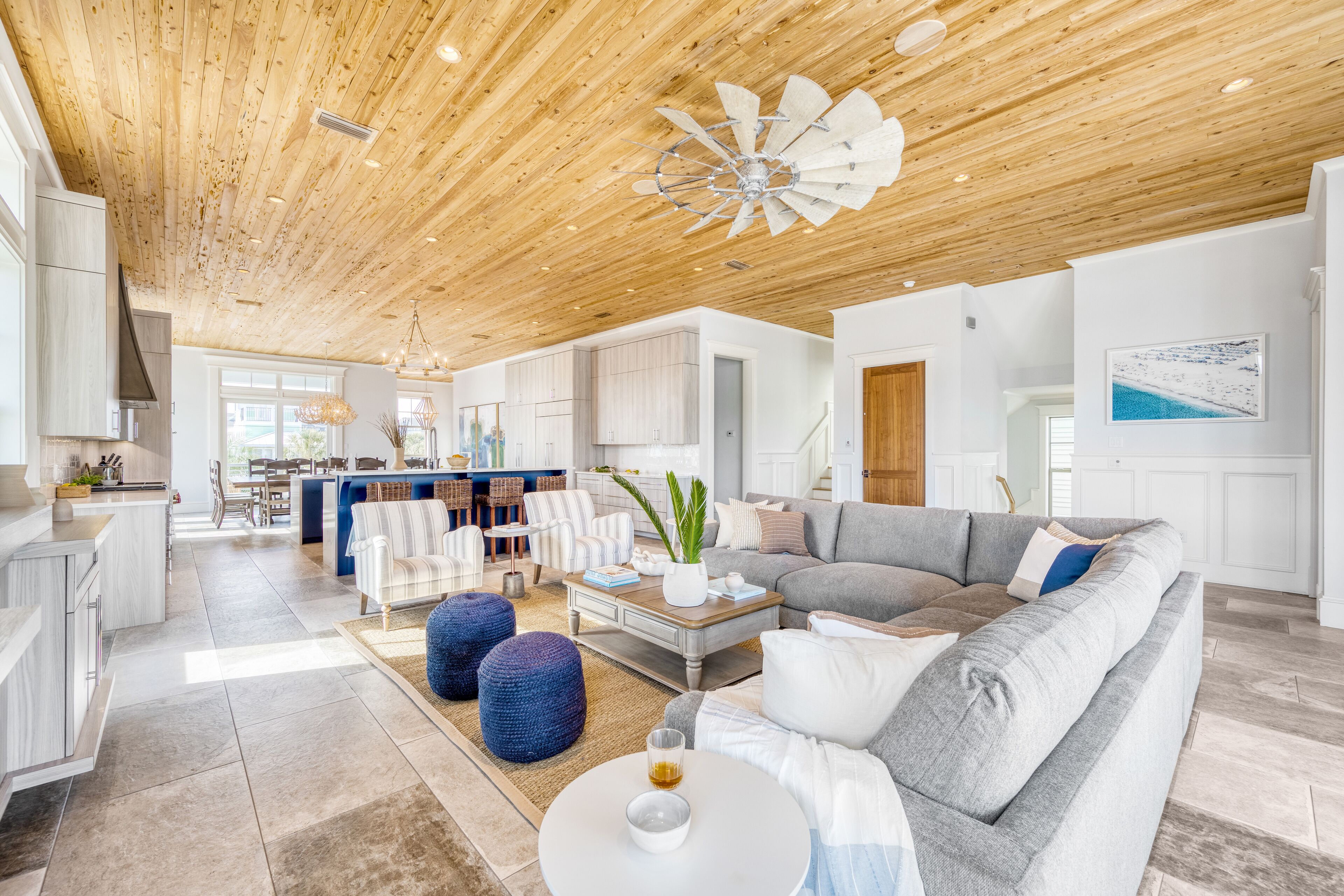 TV connectée, baby-foot, espaces bureaux