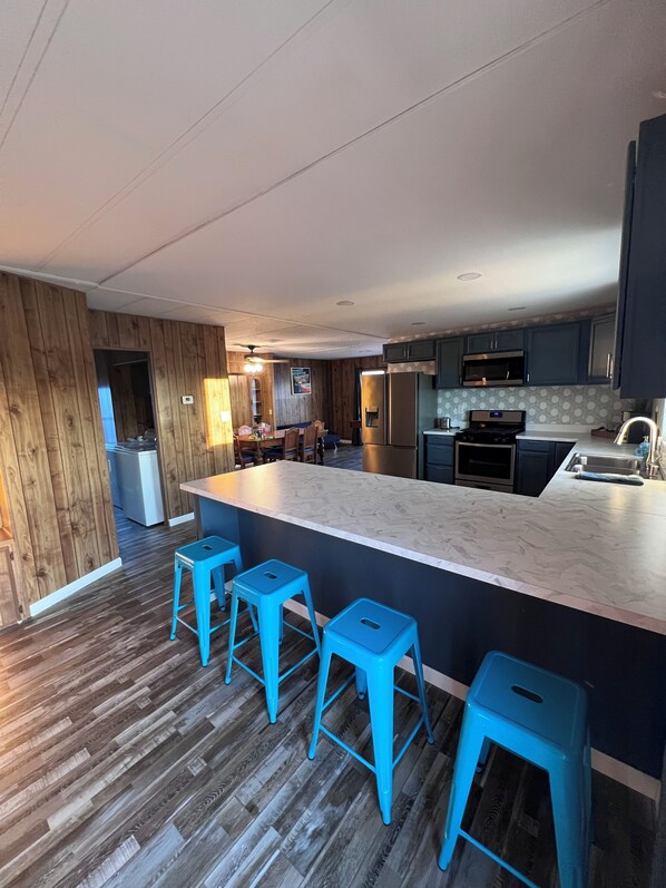 Mikrowelle, Ofen, Herdplatte, Geschirrspüler