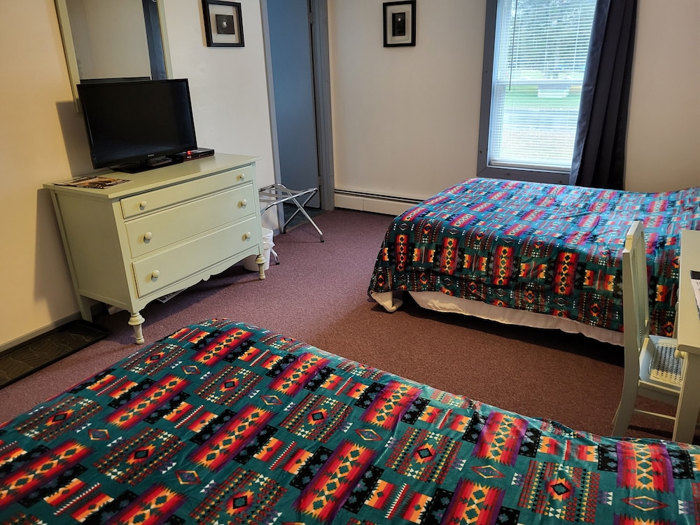 Akers Pond Inn 820 Colebrook Road Errol NH 03579 TO THE NORTH COUNTRY Errol Vrbo