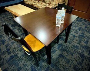 Dining - Bear Mountain -Suite 8 (Grants Pass)