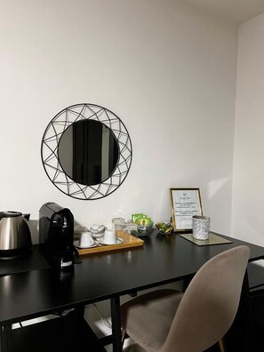 Camera Deluxe | Cucina privata | Macchina per caffè espresso, macchina per tè/caffè, bollitore elettrico