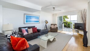 TV - Picturesque Water Views (SANDSTONE POINT)