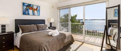 4 bedrooms, free WiFi, bed sheets