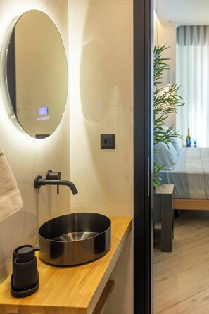 ヘアドライヤー、タオル、石鹸