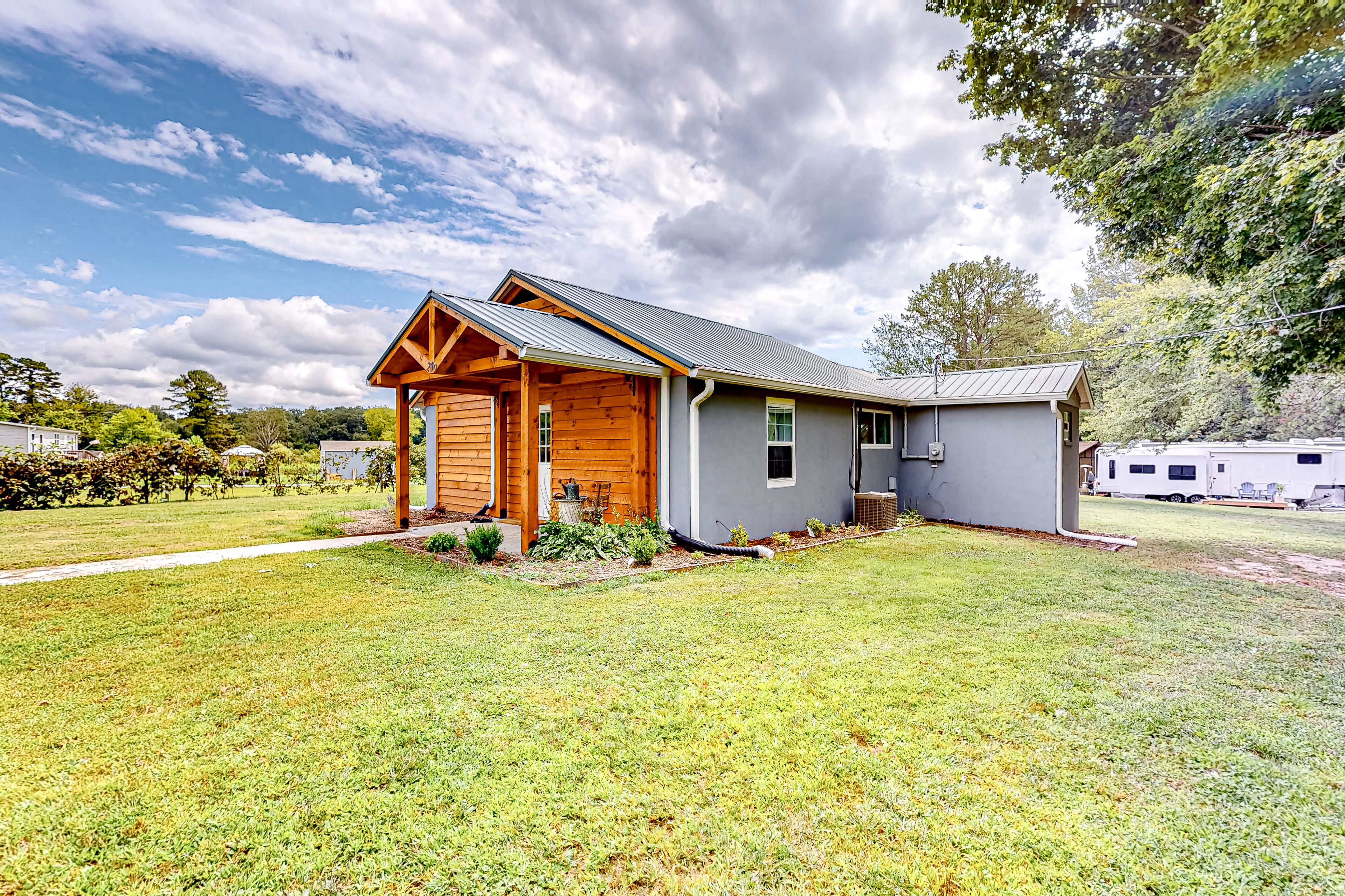 Hoots Hideaway | Cottage in Hendersonville