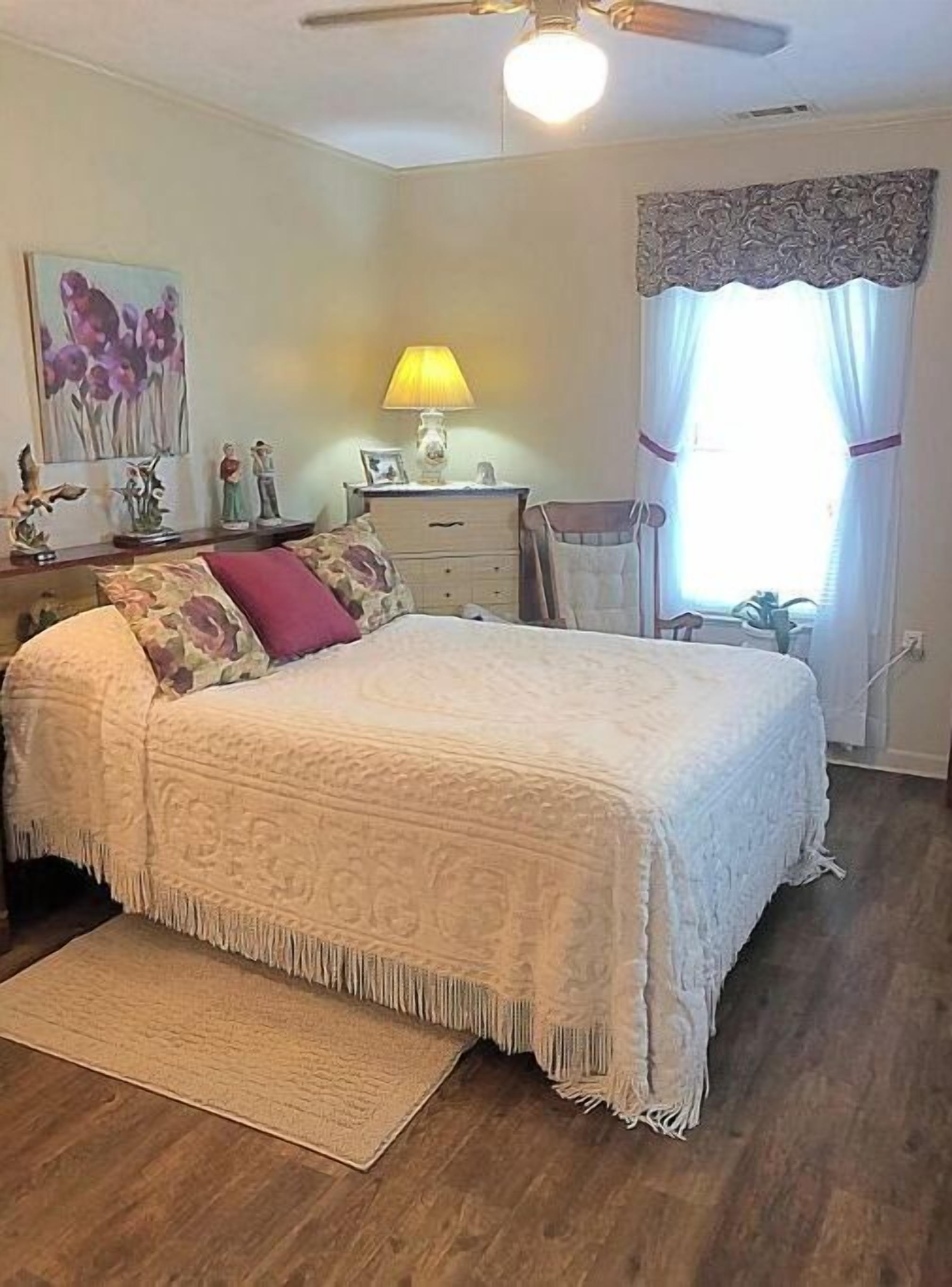 2 bedrooms, desk, iron/ironing board, free WiFi