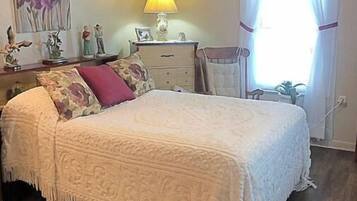 2 bedrooms, desk, iron/ironing board, free WiFi