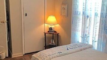 2 bedrooms, desk, iron/ironing board, free WiFi