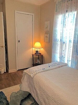 2 bedrooms, desk, iron/ironing board, free WiFi