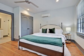 Apartment | 3 bedrooms, iron/ironing board, free WiFi - The Cooper Suite (Charleston)