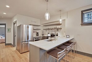 Apartment | Private kitchen - The Cooper Suite (Charleston)