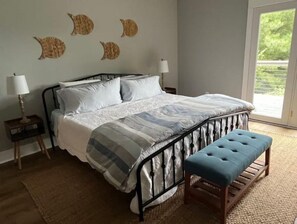 5 bedrooms, desk, travel cot, free WiFi