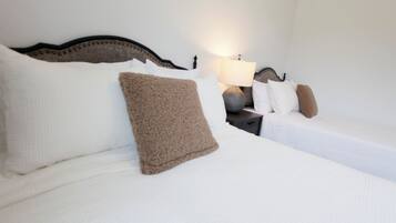 4 bedrooms, in-room safe, desk, iron/ironing board