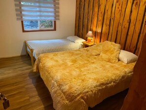 1 bedroom, iron/ironing board, WiFi, bed sheets - Ruka Pucón Hostel- family with private bathroom (Pucon)