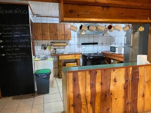 Private kitchen - Ruka Pucón Hostel- family with private bathroom (Pucon)