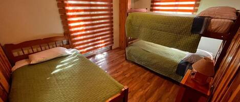 2 sovrum, strykjärn/strykbräda, wi-fi och sängkläder