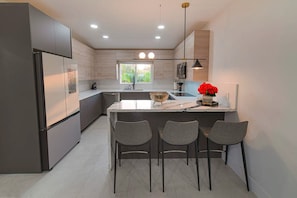 Private kitchen - +20 Cozy House/heated Pool/basketball/pool Table/kids Playground/bbq (Miami)