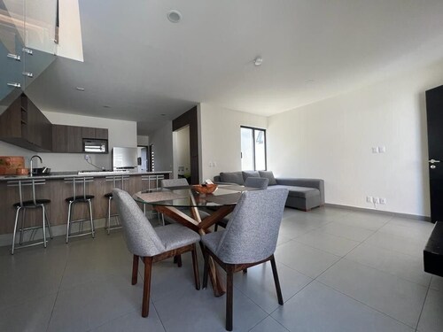 Av. Plan de San Luis 1175