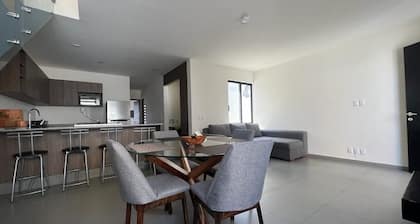 Av. Plan de San Luis 1175