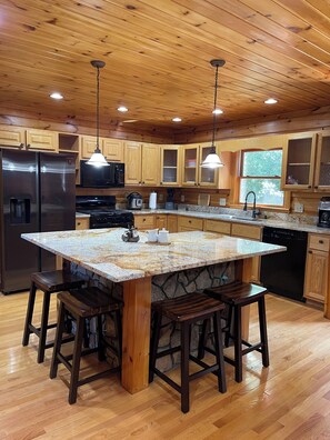 冰箱、微波炉、烤箱、炉灶