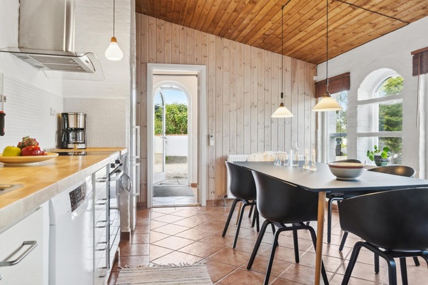 Réfrigérateur, plaque de cuisson, lave-vaisselle, cafetiÚre/bouilloire