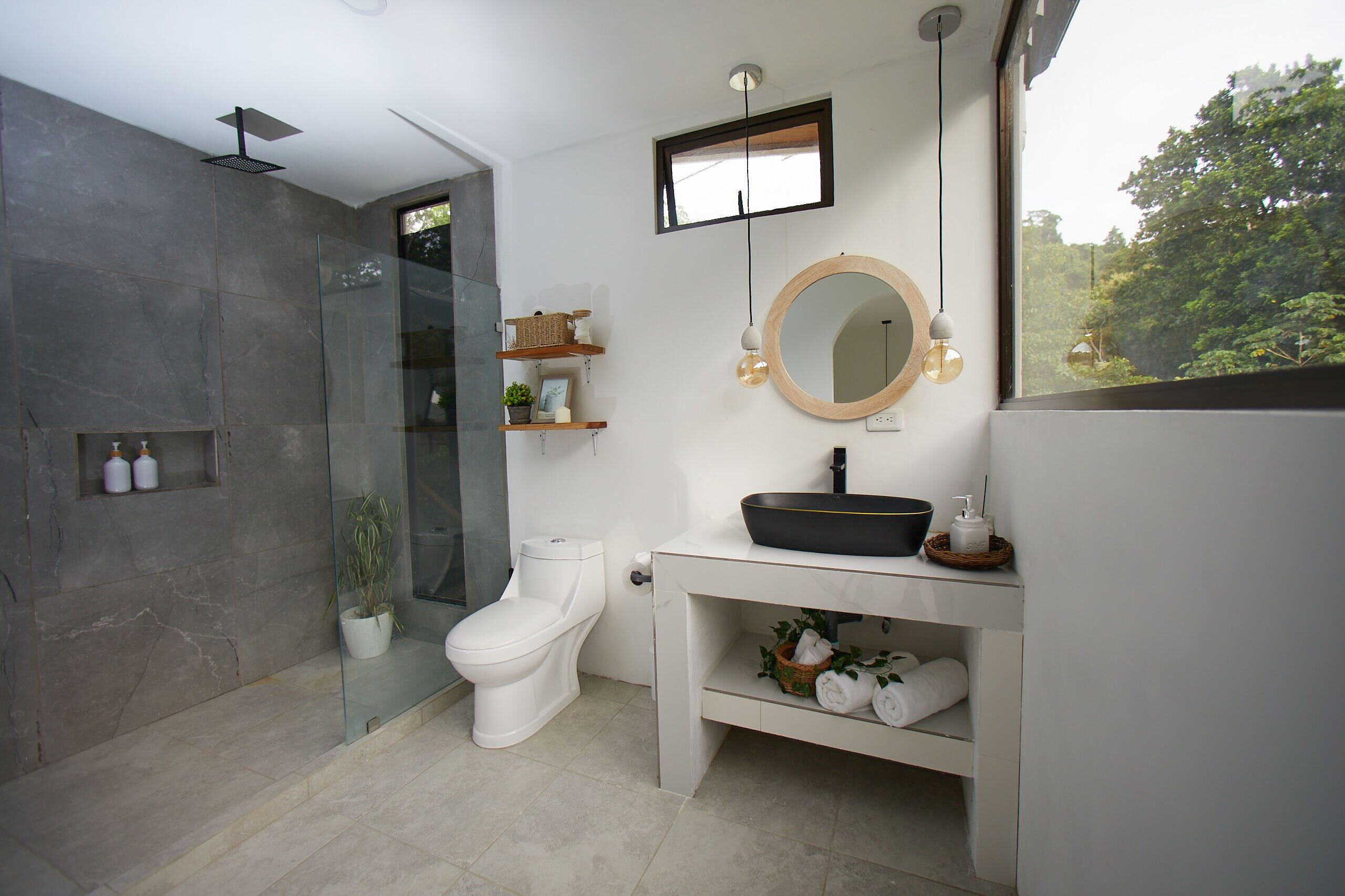 Monolocale Design, 1 letto queen, balcone, vista montagna | Bagno
