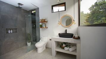Monolocale Design, 1 letto queen, balcone, vista montagna | Bagno