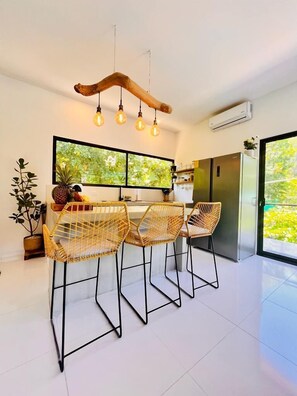 Deluxe Studio Suite, 1 King Bed, Jetted Tub, Mountain View | Private kitchen | Toaster, rice cooker, cookware/dishes/utensils, kitchen islands - Villas Humana (Cóbano)