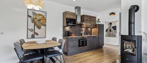Fridge, stovetop, dishwasher, coffee/tea maker