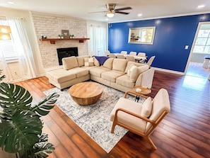 Smart TV, table football, ping pong, offices - Family & Pet Friendly Home with Fenced Yard, between Downtown & Tybee! (Savannah)