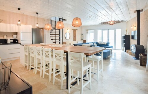 Awesome home in Saint-Vaast-la-Hougue