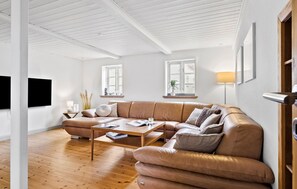 Smart TV, foosball - 3 bedroom cozy home in Løgstrup (Løgstrup)