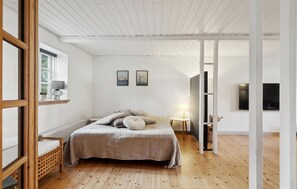 3 bedrooms, travel crib, free WiFi - 3 bedroom cozy home in Løgstrup (Løgstrup)