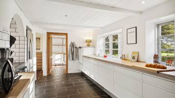 Fridge, microwave, dishwasher, coffee/tea maker