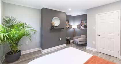 Modern Apartment near ft Gregg-Addams and VSU