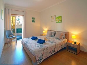 2 bedrooms, desk, iron/ironing board, WiFi