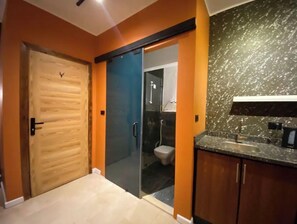 Shower, soap, shampoo - Pop-art studio in Zamalek (Zamalek)