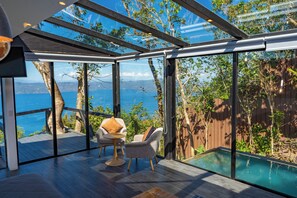 Suite – signature | Oppholdsområde | En 50-tommers smart-TV med Parabol-TV samt Netflix og oppvarmet gulv