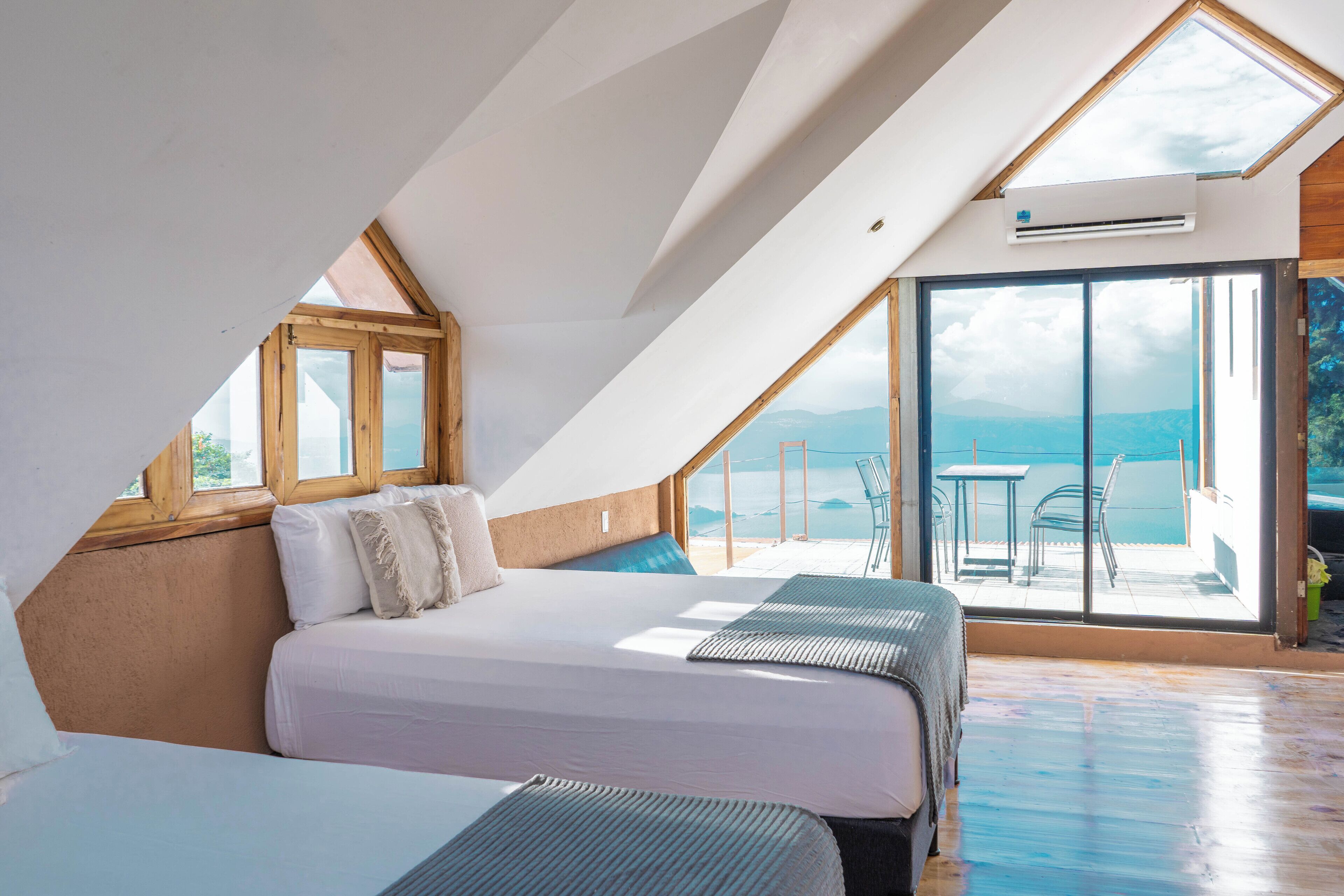 家庭双人房 | 高档床上用品、迷你吧、特色装修、特色家居