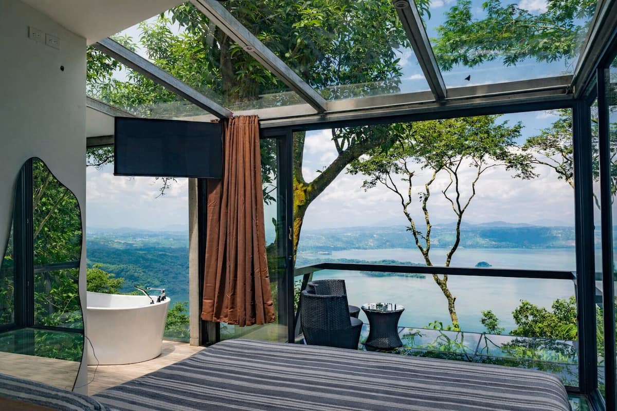 Design Suite | Premium bedding, minibar, individually decorated, individually furnished