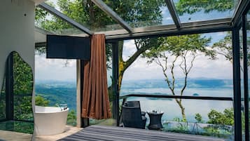 Design Suite | Premium bedding, minibar, individually decorated, individually furnished