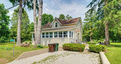 Powers Lake Home w/ Patio - 9 Mi to Lake Geneva!