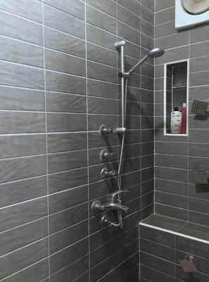 Dusche, Haartrockner, Seife