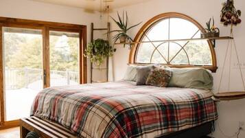 6 室のベッドルーム、デスク、アイロン / アイロン台、WiFi (無料)