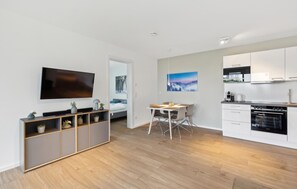 Réfrigérateur, micro-ondes, plaque de cuisson, lave-vaisselle