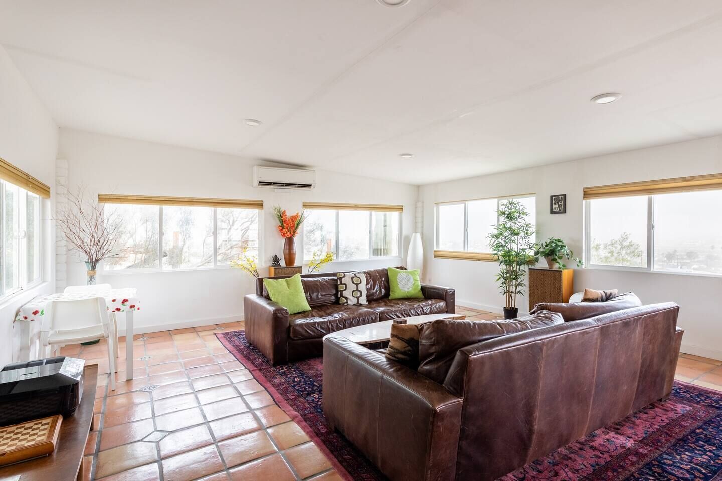 Smart TV, libros y impresora 