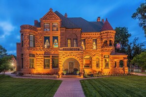 Exterior - Orman Mansion - Pueblo's Most Luxurious Stay (Pueblo)
