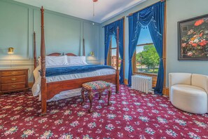 Free minibar, soundproofing, iron/ironing board, free WiFi - Orman Mansion - Pueblo's Most Luxurious Stay (Pueblo)