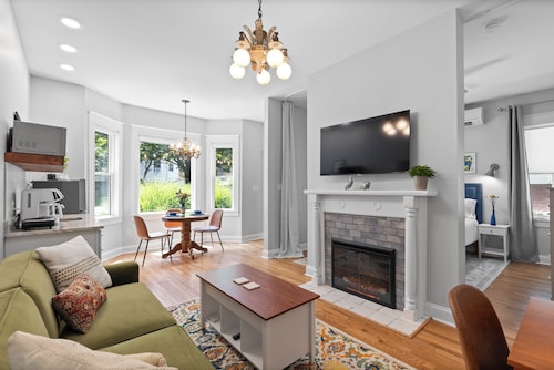 Guest suite close to James River and hiking/biking trails