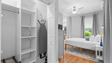 1 chambre, bureau, fer et planche Ă repasser, draps fournis